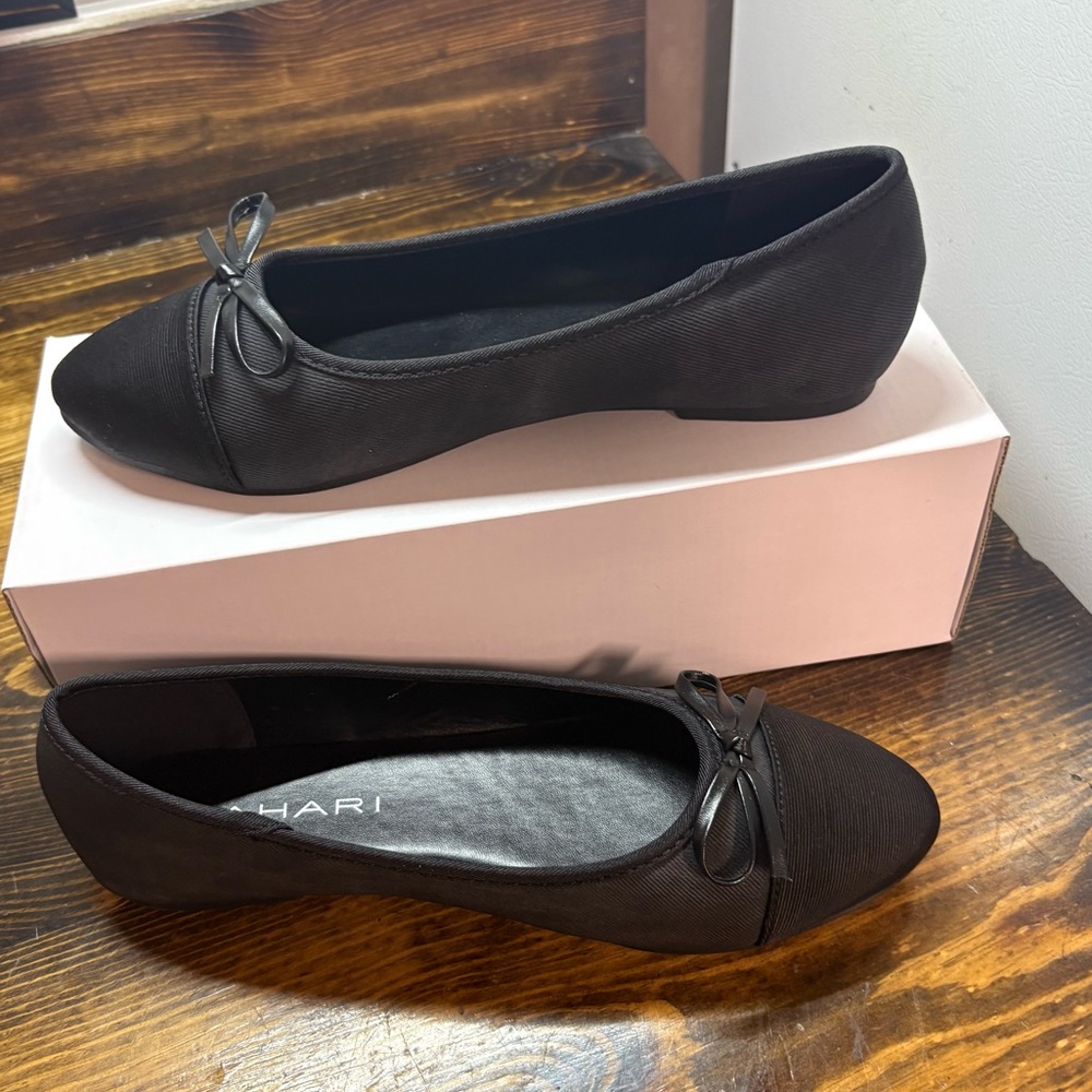 Tahari Geneva Black Flats Size 8